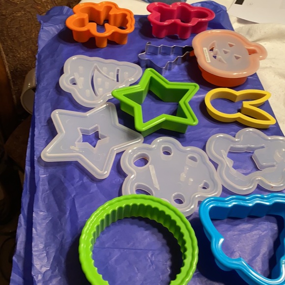 Cookie Cutters NEW Total of 12 - Picture 5 of 9